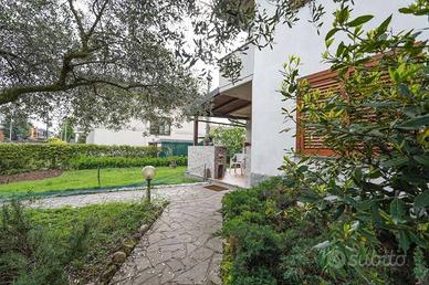 Villa di 350 m² con 4 locali e box auto a Verdelli