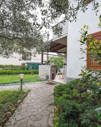 Villa di 350 m² con 4 locali e box auto a Verdelli
