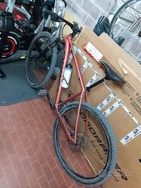 Orbea Onna 29' e Pinarello FP3 Onda