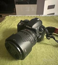 Nikon D3100 con obiettivo 18-105