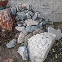 Pietre varie dimensioni 