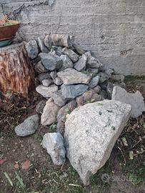 Pietre varie dimensioni 