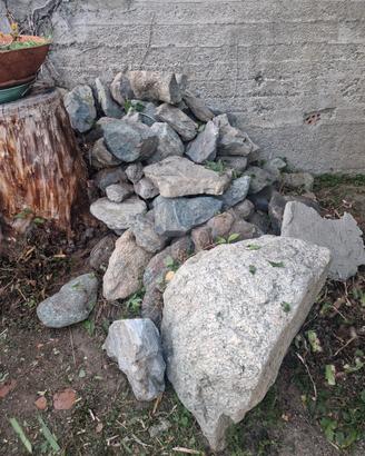 Pietre varie dimensioni 