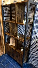Libreria in legno e acciaio nero
