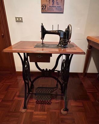 Macchina da Cucire Vintage NAUMANN
