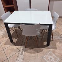 TAVOLO DI VETRO - 4 SEDIE