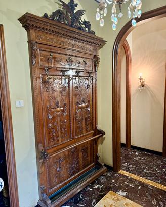 Attaccapani da ingresso in legno intagliato