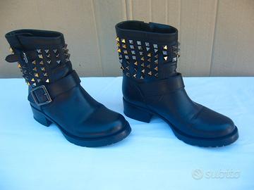 Stivaletti Valentino stile Biker in pelle nera
