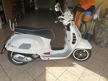 Vespa 300 GTS HPE