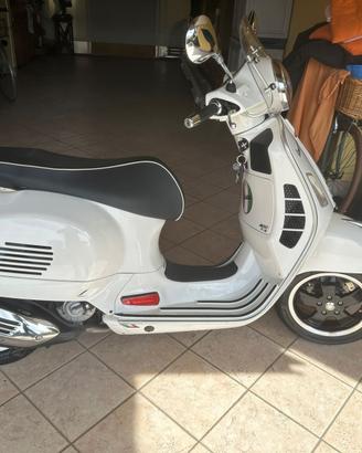 Vespa 300 GTS HPE