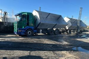 Autotreno ribaltabile