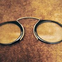 Occhiali pince nez 