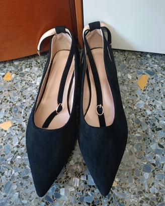 ballerine a punte nere con cinturino 