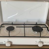 Piccola cucina a gas a due fornelli