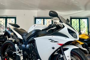 YAMAHA YZF R1 2 PROPRIETARI AKRAPOVIC FINANZIABILE