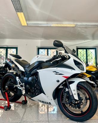 YAMAHA YZF R1 2 PROPRIETARI AKRAPOVIC FINANZIABILE