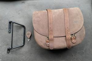 Borsa laterale in cuoio moto