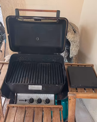 Barbecue a gas con pietra lavica