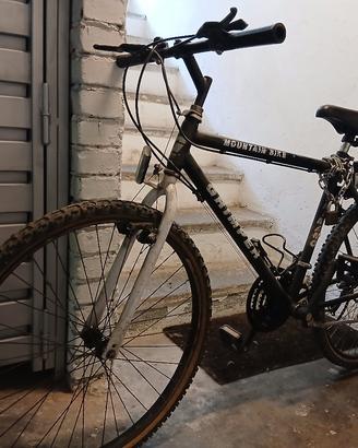 MOUNTAIN BIKE NERA