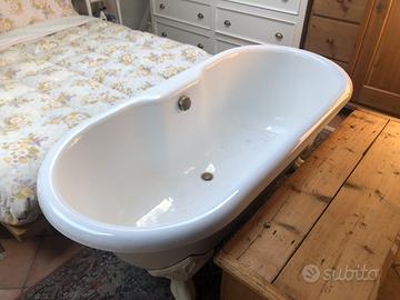 Vasca da bagno freestanging in ghisa