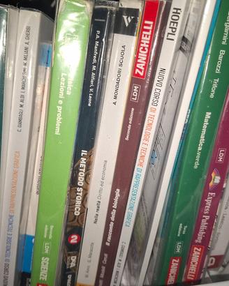 Libri di Testo Scuola Media e Superiore 
