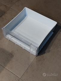 Cassetto congelatore intermedio per frigorifero