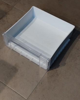 Cassetto congelatore intermedio per frigorifero