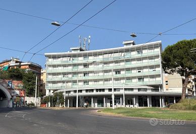 2 LOCALI A ANCONA