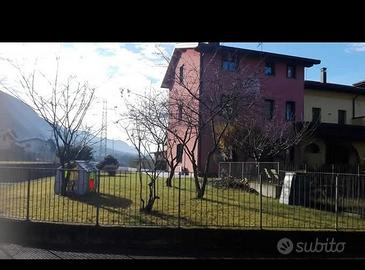 Appartamento a piano terra con giardino e portico