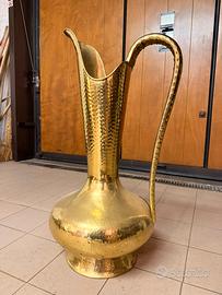 Grande brocca in ottone martellato