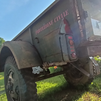 Rimorchio militare. Carrello agricolo