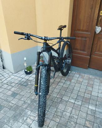 MTB Full YT Jeffsy in carbonio. Taglia M