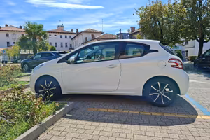 PEUGEOT 208 NEOPATENTATI