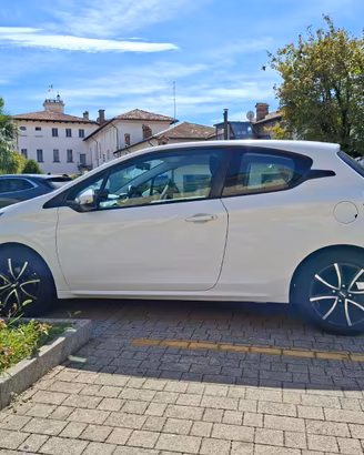 PEUGEOT 208 NEOPATENTATI
