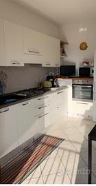 Cucina completa di piano cottura gas e forno
