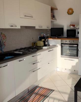 Cucina completa di piano cottura gas e forno