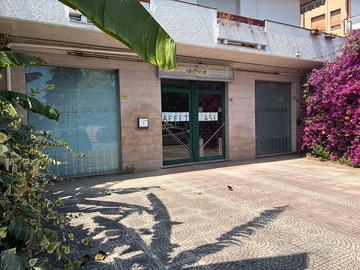 Locale commerciale con canna fumaria