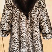 Cappotto di pelliccia vera maculata, collo visone