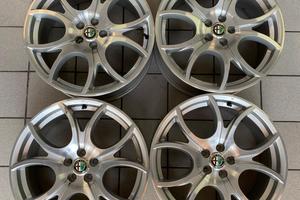 Cerchi in lega da 18 originali alfa romeo 147