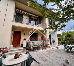 Appartamento su bifamiliare con ingresso indipende