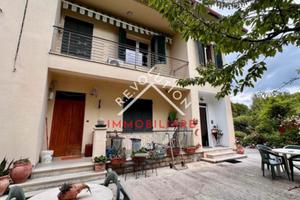 Appartamento su bifamiliare con ingresso indipende