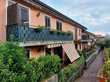 3 vani costruzione anno 2005 con garage 30 mq