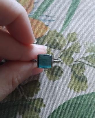 Anello con pietra