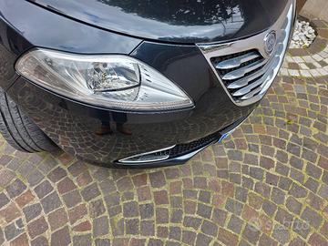 Faro sinistro o destro lancia Y 2013 