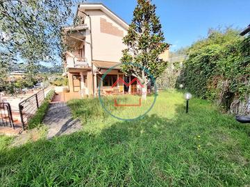 Villa di 250 m² con più di 5 locali e box auto dop
