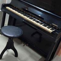 Pianoforte verticale a muro