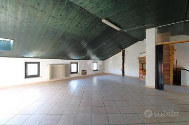 MONOLOCALE A SANTENA