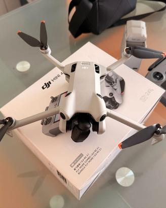 DJI Mini 4 Pro Fly More Combo | 1,82h di volo 