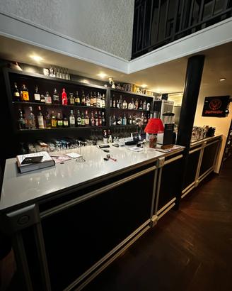 tutta  l’attrezzatura da cocktail bar
