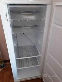 Indesit Congelatore verticale Classe A+  194 Litri